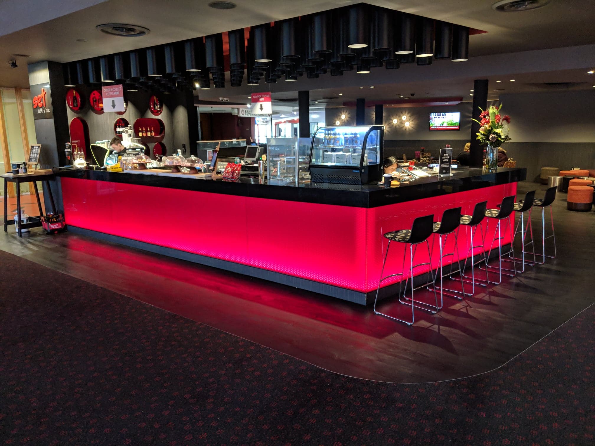 Set Cafe & Bar